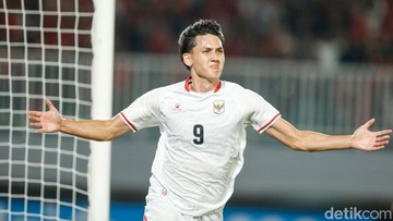 Debut Gemilang Mitchell Baker: Sang Fenomena Tinggi 196 Cm di Timnas Indonesia