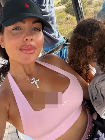 Georgina Rodriguez Curi Perhatian di Lapangan Golf Bersama Ronaldo: Pro dan Kontra Busana Olahraga
