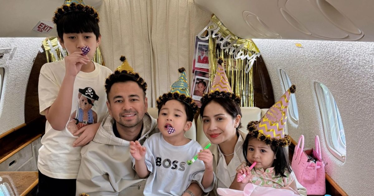 Pengamat Kebijakan Publik kritik Raffi Ahmad yang rayakan ultah di jet pribadi. Sebagai Utusan Khusus Presiden, Raffi diingatkan soal etika dan sense of crisis. (Foto: tangkapan layar Instagram)