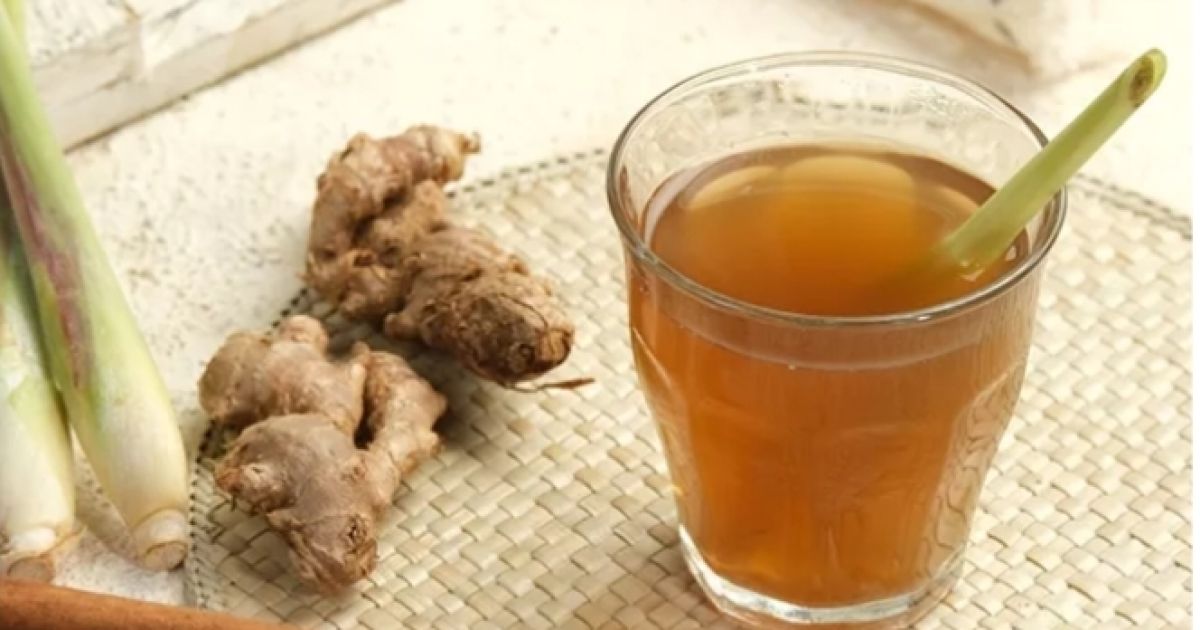 Untuk menjaga performa tubuh tetap optimal, para praktisi kesehatan menyarankan pilihan minuman yang bersifat menghidrasi sekaligus ramah bagi pencernaan (Foto: Halodoc)