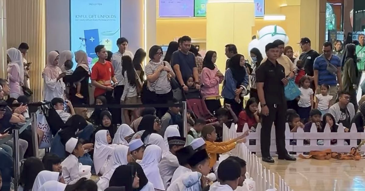 The Park Pejaten menggelar CSR Berbagi Berkah Ramadan dengan mengajak 50 anak yatim BPS Yatim Al Fajri menikmati wahana permainan Kiddie Crabs dan Dino Park. (Foto: The Park Pejaten)
