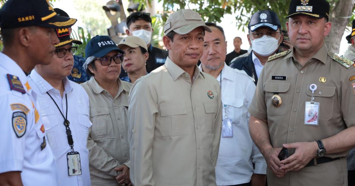 Menteri Lingkungan Hidup/Kepala Badan Pengendalian Lingkungan Hidup (KLH/BPLH), Hanif Faisol Nurofiq mengunjungi Terminal Tanjung Priok, Jakarta Utara. [Foto: Kementerian LH]