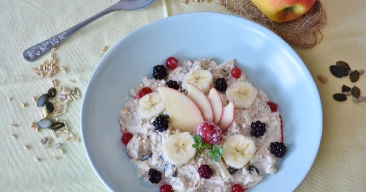 Sarapan Kaya Antioksidan: Cara Enak Lawan Penuaan dan Jaga Berat Badan Ideal (Foto: Menu Sarapan Oatmeal  susu dan Pisang/Pixabay)