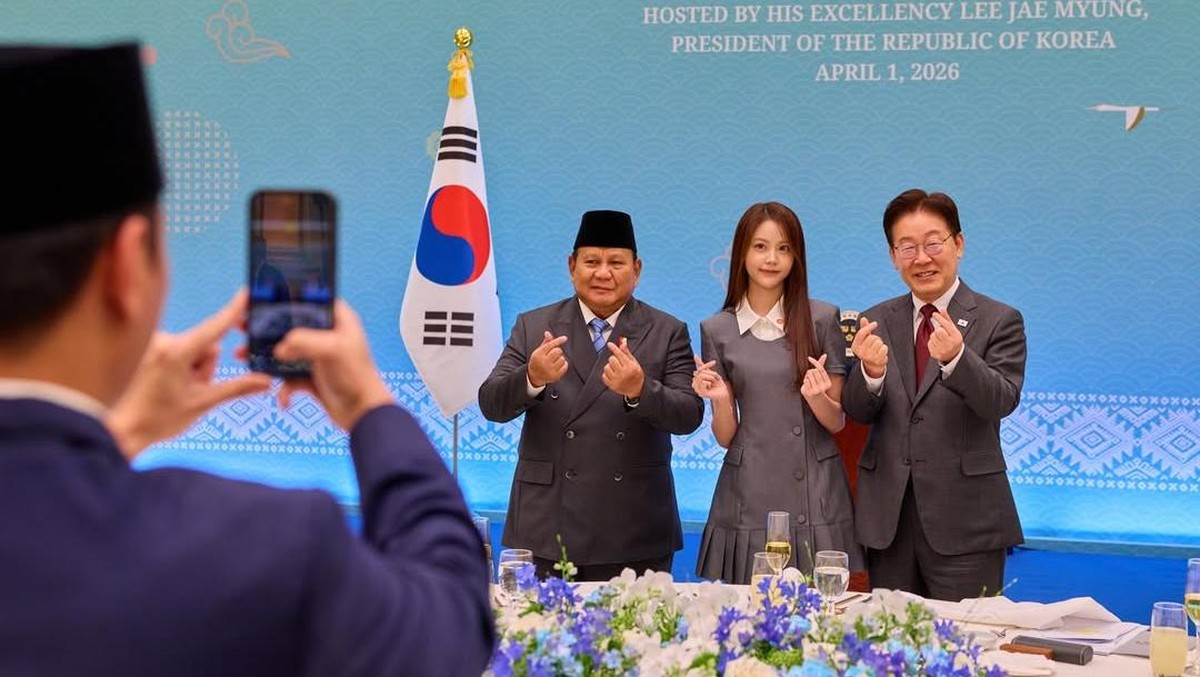 Foto: Presiden RI Prabowo Subianto, Presiden Korea Selatan Lee Jae-myung, dan Carmen Hearts2Hearts berfoto bersama dalam jamuan makan siang kenegaraan di Istana Kepresidenan Blue House, Seoul, Rabu (1/4/2026). (Tangkapan layar instagram)
