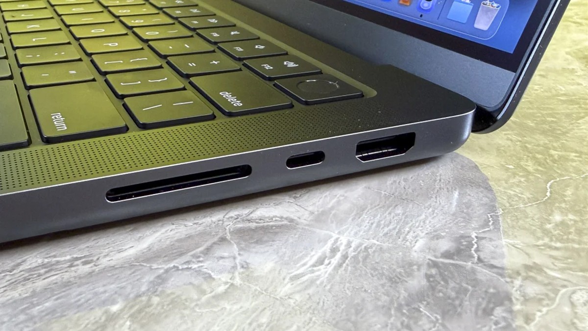 Foto: Macbook Pro M5. (Dok. CNN Internasional/Henry T. Casey)