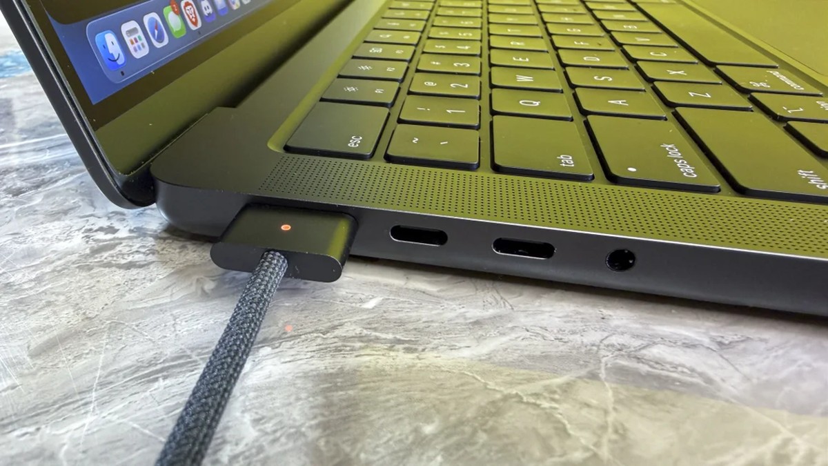 Foto: Macbook Pro M5. (Dok. CNN Internasional/Henry T. Casey)