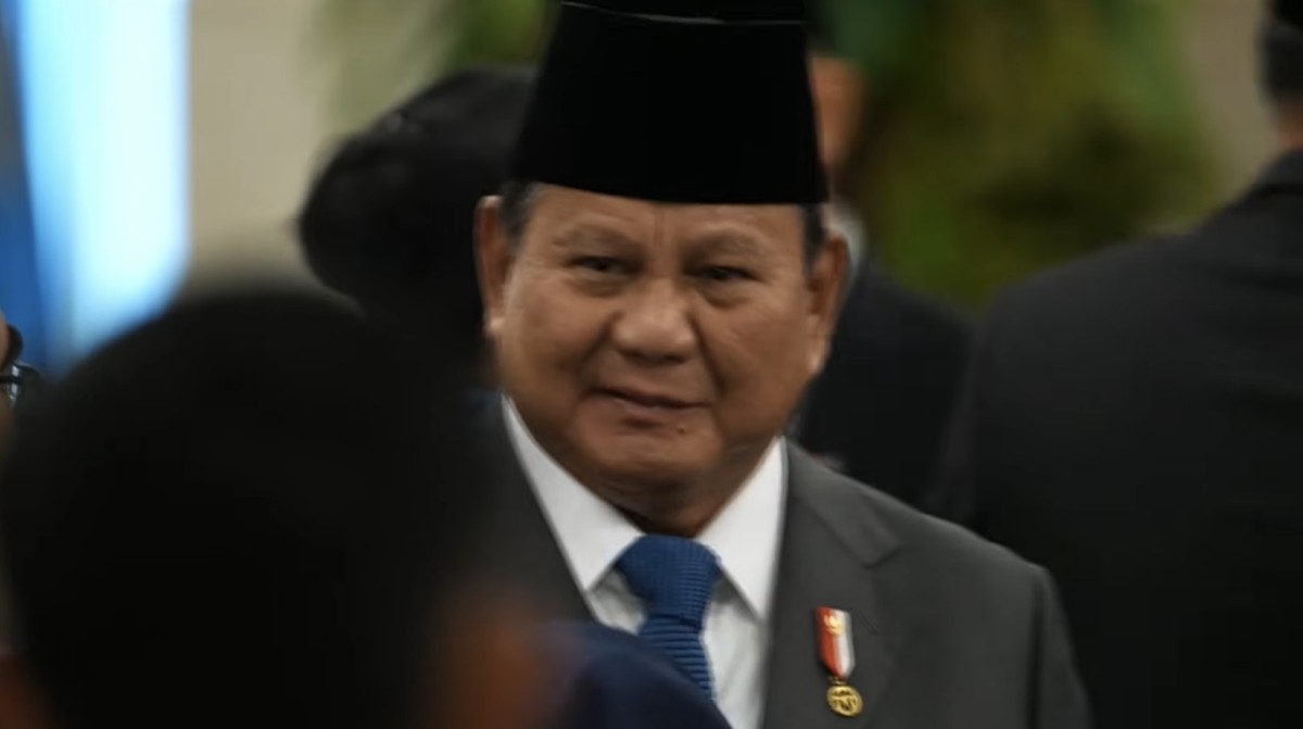 Foto: Presiden Prabowo Subianto dalam acara pengucapan sumpah hakim konstitusi & keanggotaan Ombudsman dan Pelantikan Dubes LBBP RI di Istan Negara, Jakarta, Jumat (10/4/2026). (YouTube/Sekretariat Presiden)