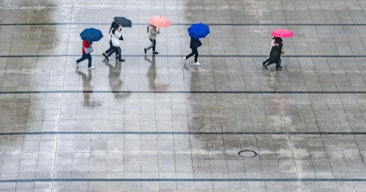 Meteorologi, Klimatologi, dan Geofisika (BMKG) mengeluarkan prakiraan cuaca untuk wilayah DKI Jakarta pada hari Minggu 12 April 2026 (Foto: Ilustrasi Hujan Sedang/Pixabay)