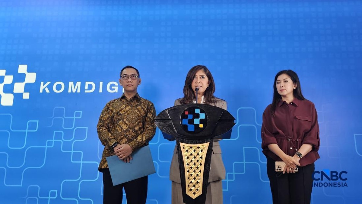 Foto: Menteri Komunikasi dan Digital Meutya Hafid, dalam konferensi pers di kantor Komdigi, Kamis (9/4/2026). (CNBC Indonesia/Novina Putri Bestari)