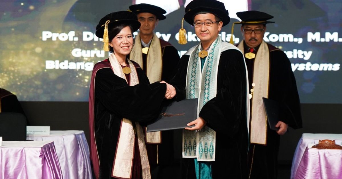 [Foto: BINUS University mengukuhkan Prof. Dr. Ir. Tanty Oktavia, S.Kom., M.M. sebagai Guru Besar Tetap di bidang Business Information Systems]
