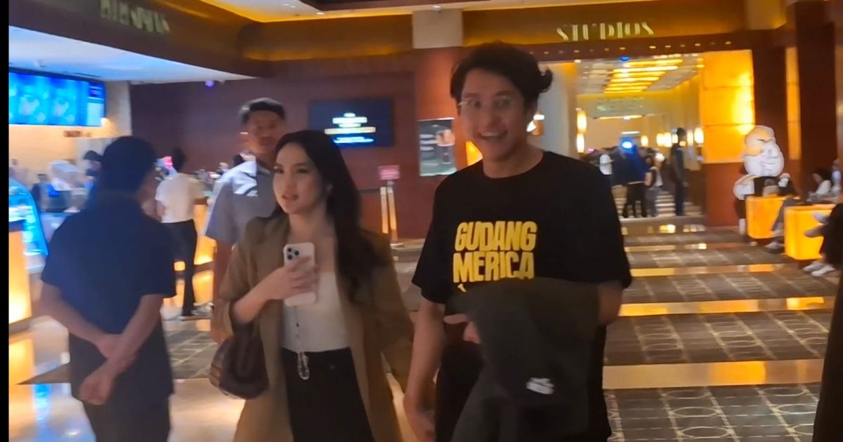 Gandengan Tangan, Kedekatan Ardhito Pramono dan Davina Karamoy Jadi Sorotan
