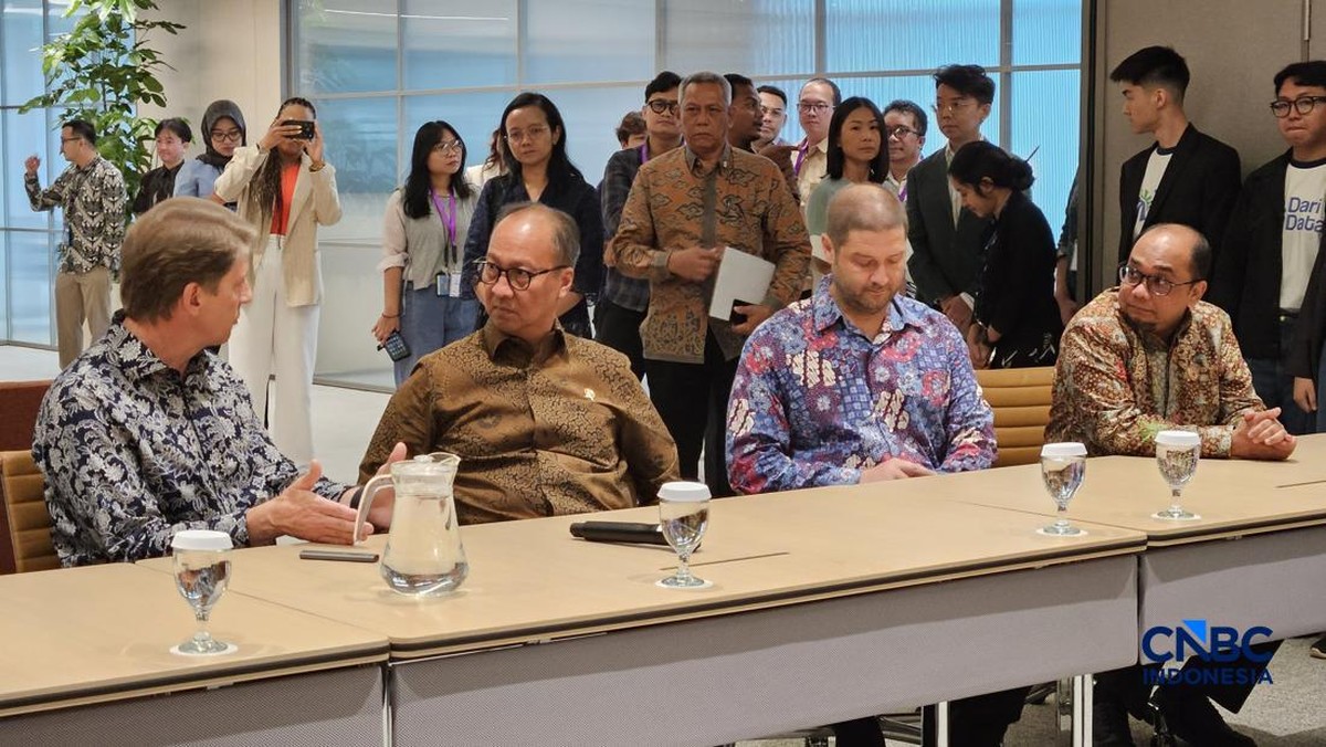 Foto: Menperin mengunjungi Apple Developer Academy di Jakarta, Selasa (21/4/2026). (CNBC Indonesia/Intan Rakhmayanti Dewi)