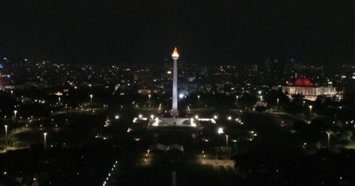 Jakarta Bakal Gelap Gulita Tiga Kali Tahun Ini, Catat Tanggalnya (Foto: Pemadaman Lampu di Monumen Nasional/KOMPAS)