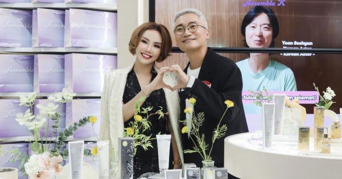Desainer Ririn Rinura berkolaborasi dengan aktor senior Korea Jo Jae-yoon meluncurkan brand skincare Skin Cons. [Foto: BisnisMarket.com]