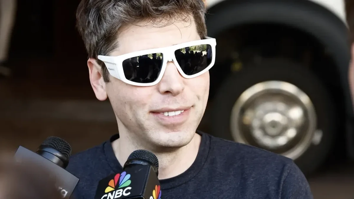 Foto: Sam Altman, CEO OpenAI, menghadiri Konferensi Media dan Teknologi tahunan Allen and Co. Sun Valley di Sun Valley Resort di Sun Valley, Idaho, Selasa (8/7/2025). (David Grogan | CNBC)