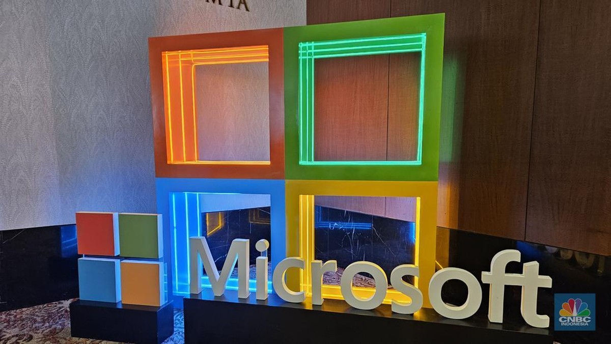 Foto: Presiden Direktur Microsoft Indonesia, Dharma Simorangkir dalam acara Cloud & AI Innovation Summit, di Jakarta, Selasa (25/11/2025). (CNBC Indonesia/Intan Rakhmayanti)