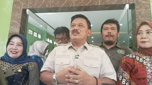 Bupati Nganjuk Marhaen Djumadi memberikan keterangan usai sambutan dan arahan pada kegiatan Diklat PWI di SMPN 2 Nganjuk (Agus Karyono)