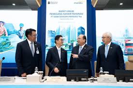 Komisaris Utama/Independen Bank Mandiri Zulkifli Zaini (kedua dari kiri) dan Direktur Utama Bank Mandiri Riduan (kedua dari kanan) bersama jajaran berfoto bersama dalam Rapat Umum Pemegang Saham Tahunan (RUPST) di Jakarta, Rabu (29/4/2026). (ANTARA/HO-Bank Mandiri)