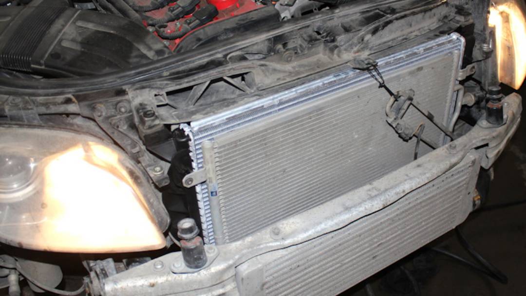 Waspada Mesin Jebol! Mengenali Gejala dan Akar Masalah Kerusakan Radiator Mobil