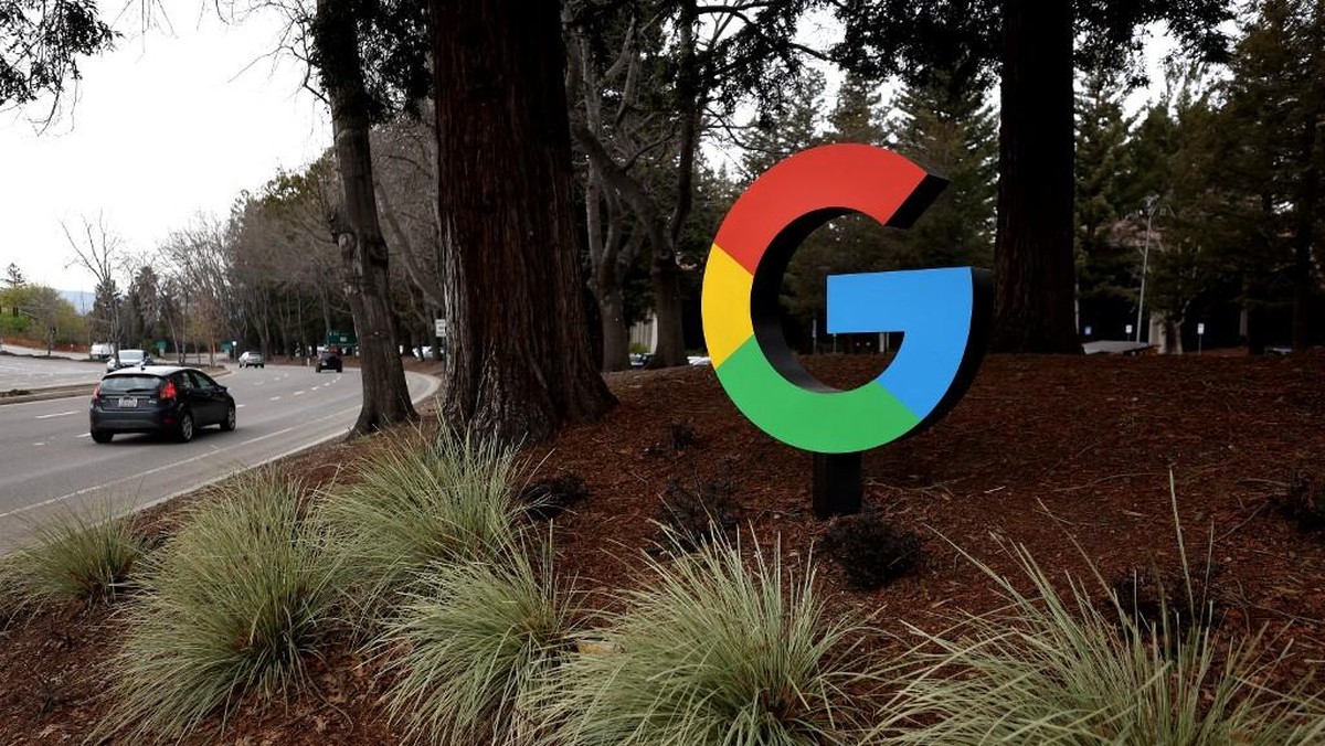 Foto: Logo Google dipajang di kantor pusat Google pada 02 Februari 2023 di Mountain View, California. (Getty Images via AFP/JUSTIN SULLIVAN)