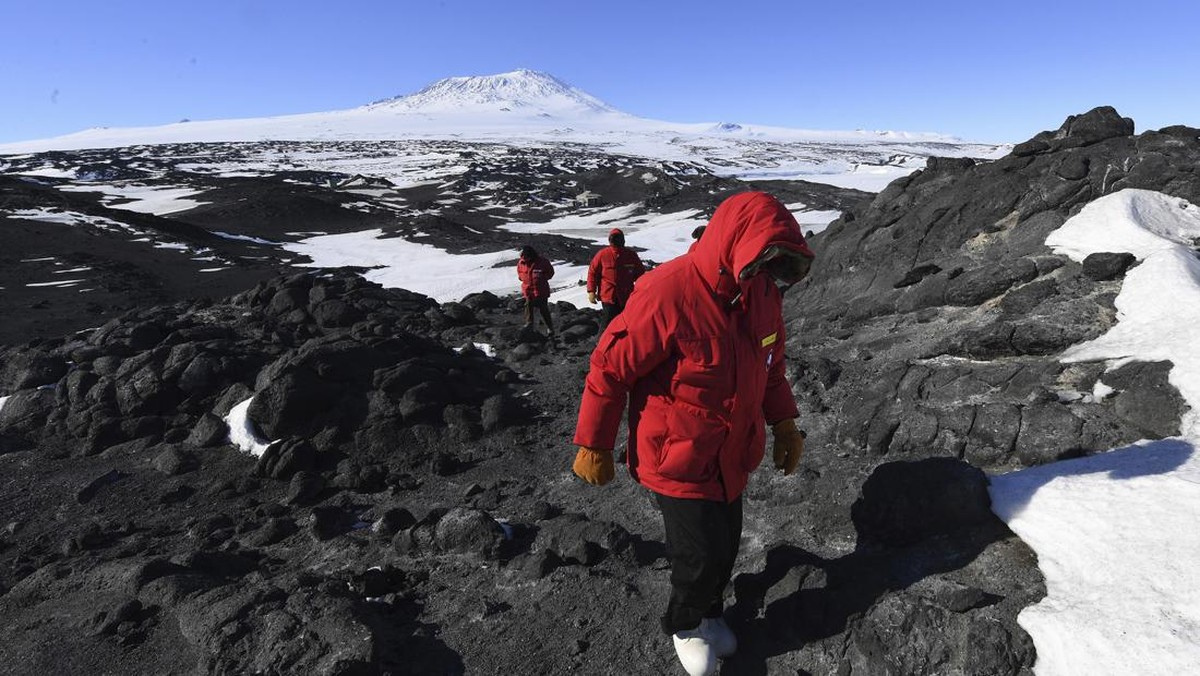 Foto: Gunung Erebus, Antartika pada hari Jumat, 11 November 2016. (AP/Mark Ralston/File Foto)