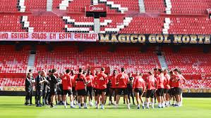Los jugadores del Sevilla, en el entrenamiento de este domingo. Sevilla Fútbol Club