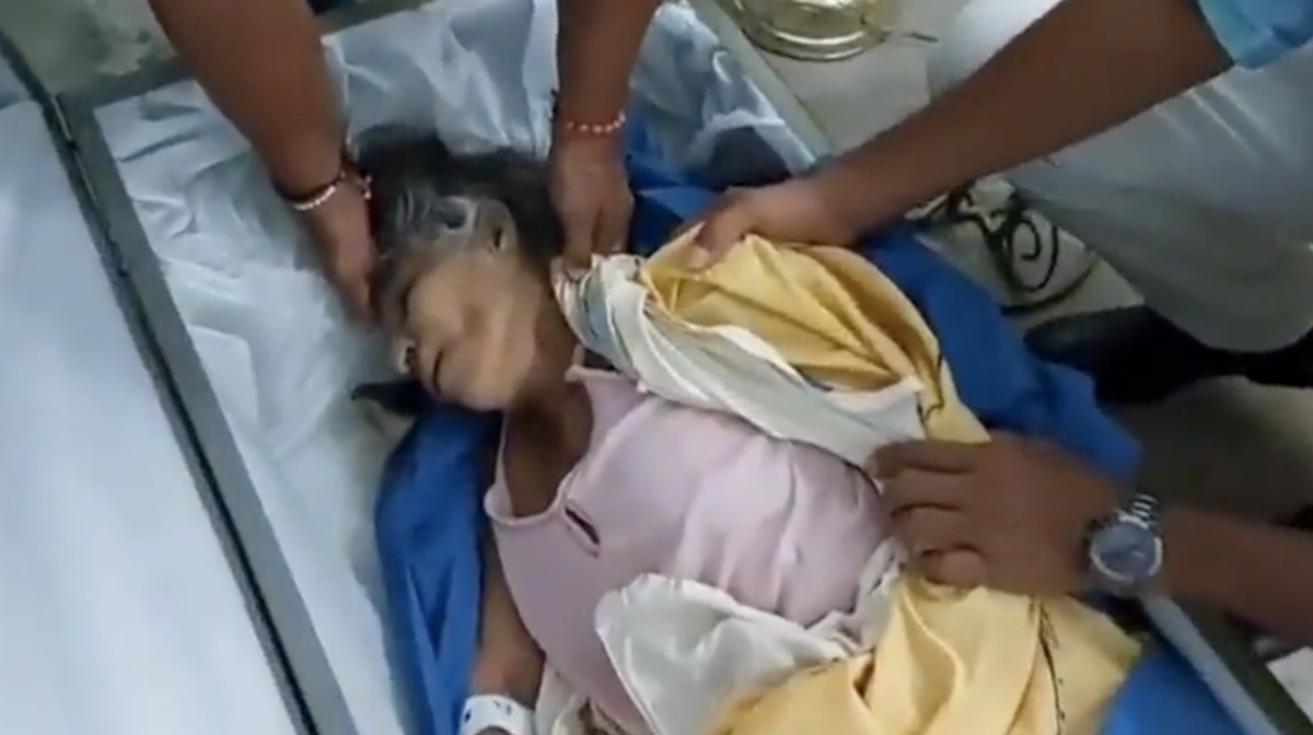 Foto: Seorang wanita kembali hidup setelah di nyatakan meninggal dunia oleh pihak rumah sakit di Ekuador. (Tangkapan layar Twitter @AlertaMundial2)