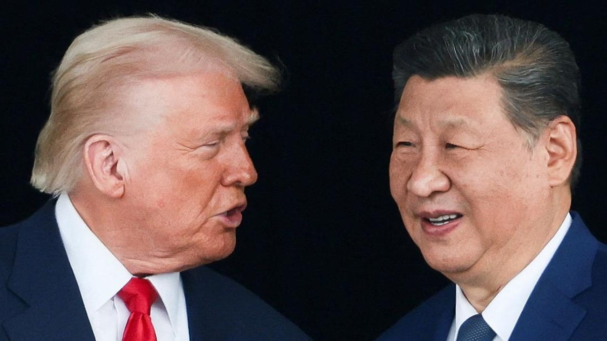 Foto: Presiden AS Donald Trump dan Presiden Tiongkok Xi Jinping saat mengadakan pertemuan bilateral di Bandara Internasional Gimhae, di sela-sela KTT Kerja Sama Ekonomi Asia-Pasifik (APEC), di Busan, Korea Selatan, 30 Oktober 2025. REUTERS/Evelyn Hockstein