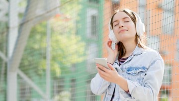 Orang yang Suka Lagu Slow dan Tenang Disebut Memiliki Karakter Ini (Foto: Magnific)