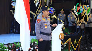 Kapolri Jenderal Listyo Sigit Prabowo melakukan rotasi dan mutasi terhadap sejumlah perwira tinggi dan menengah. Dalam mutasi kali ini, sembilan Kapolda diganti. (CNN Indonesia/Taufiq Hidayatullah)