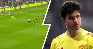 Aksi Heroik Senne Lammens Gagalkan Peluang Emas Noah Sadiki, Selamatkan Manchester United dari Kekalahan Awal