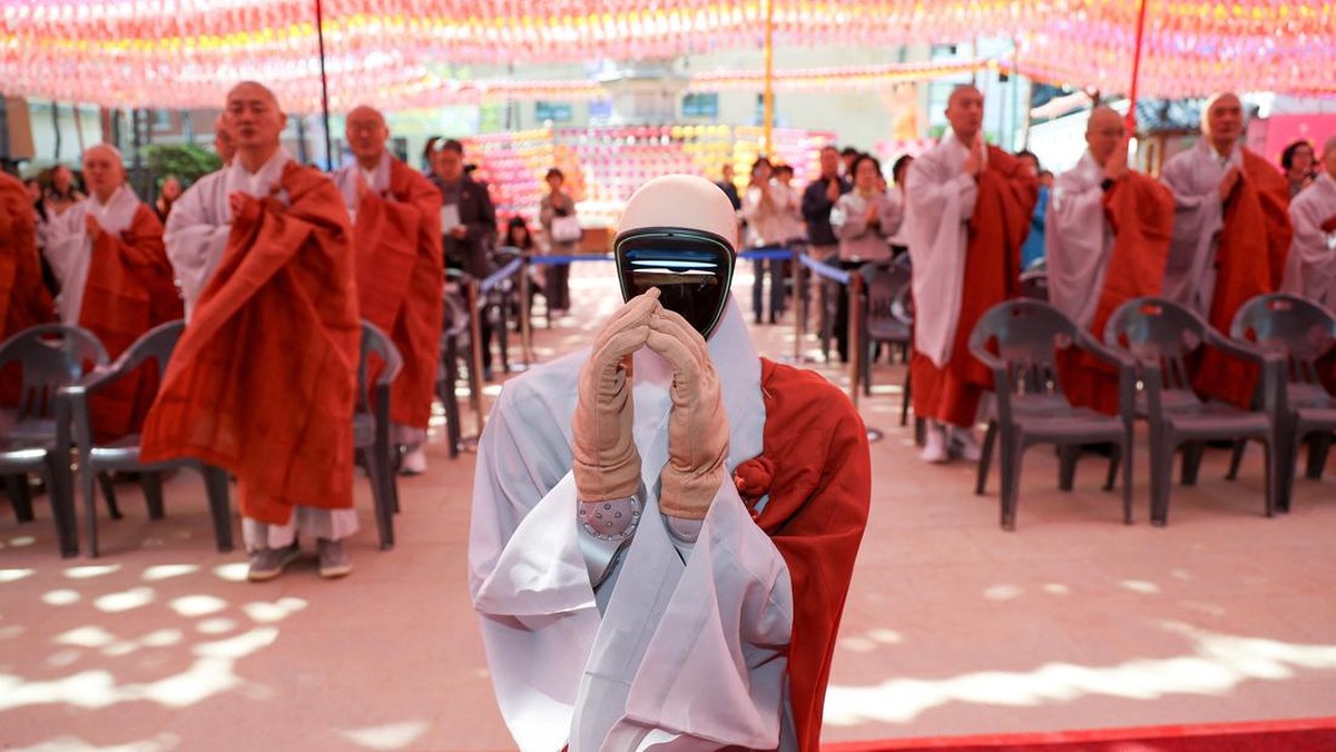 Inovasi Spiritual: Robot Humanoid Pertama Korea Selatan Resmi Mengabdi di Kuil Buddha Terkemuka