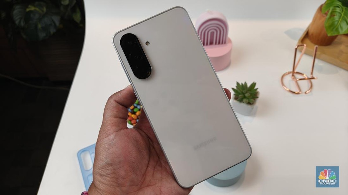 Foto: MX Product Marketing Senior Manager Samsung Electronics Indonesia, Verry Octavianus, dalam acara First Look Galaxy A36 5G, Jakarta, Jumat (21/3/2025). (CNBC Indonesia/Novina Putri Besari)