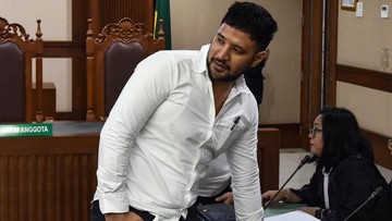 Ammar Zoni saat menjalani sidang di Pengadilan Negeri Jakarta Pusat. Foto: ANTARA FOTO/Fakhri Hermansyah