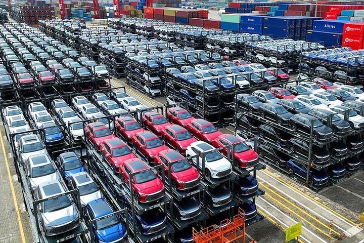 Ilustrasi: Analisis Pasar Otomotif: BYD Meroket ke Papan Atas, Dominasi Honda Tergeser di April 2026
