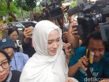 Pihak Inara Rusli Persoalkan Bukti Ilegal CCTV yang Digunakan Wardatina Mawa. (Foto: Muhammad Ahsan Nurijjal/detikcom)