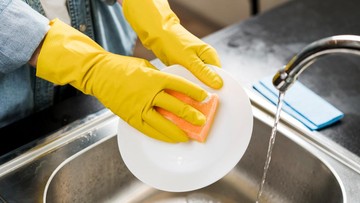 Cara Membersihkan Spons Cuci Piring agar Tidak Jadi Sarang Bakteri (Foto: Freepik)