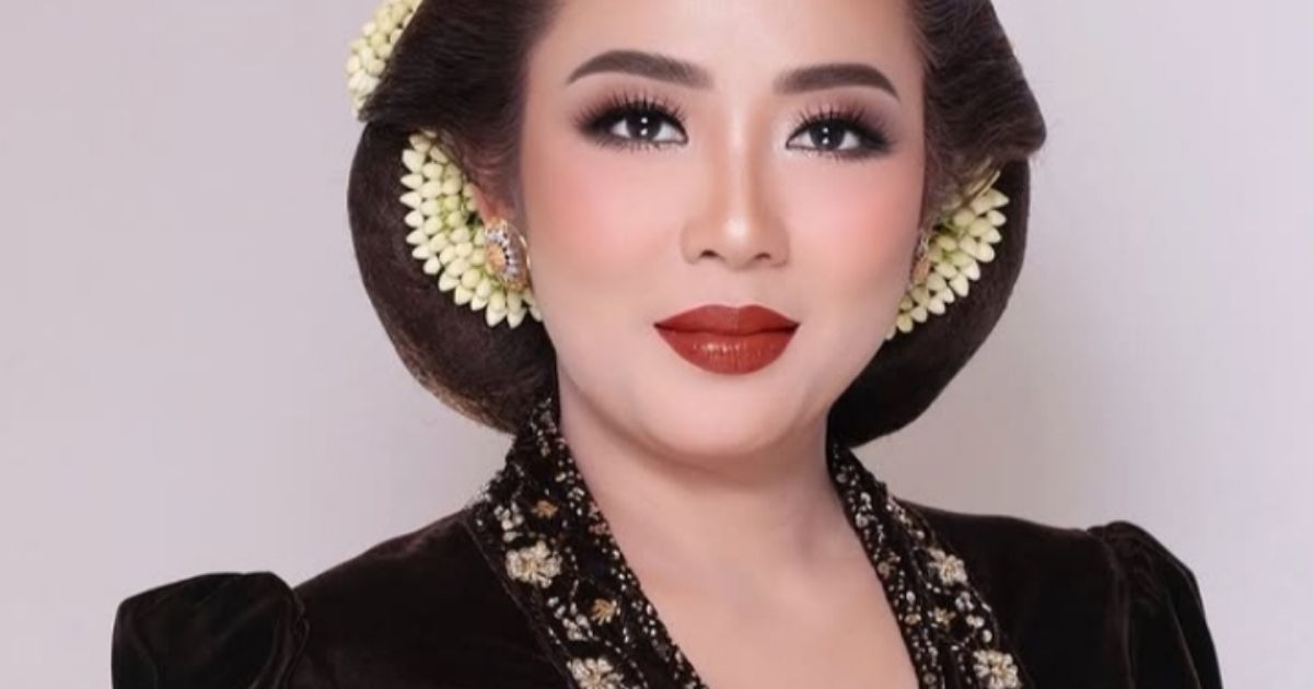 Mengenal sosok Soimah, artis multitalenta asal Yogyakarta yang kini menjadi salah satu inspirasi dalam dunia hiburan tanah air. [Foto: Instagram/@showimah]