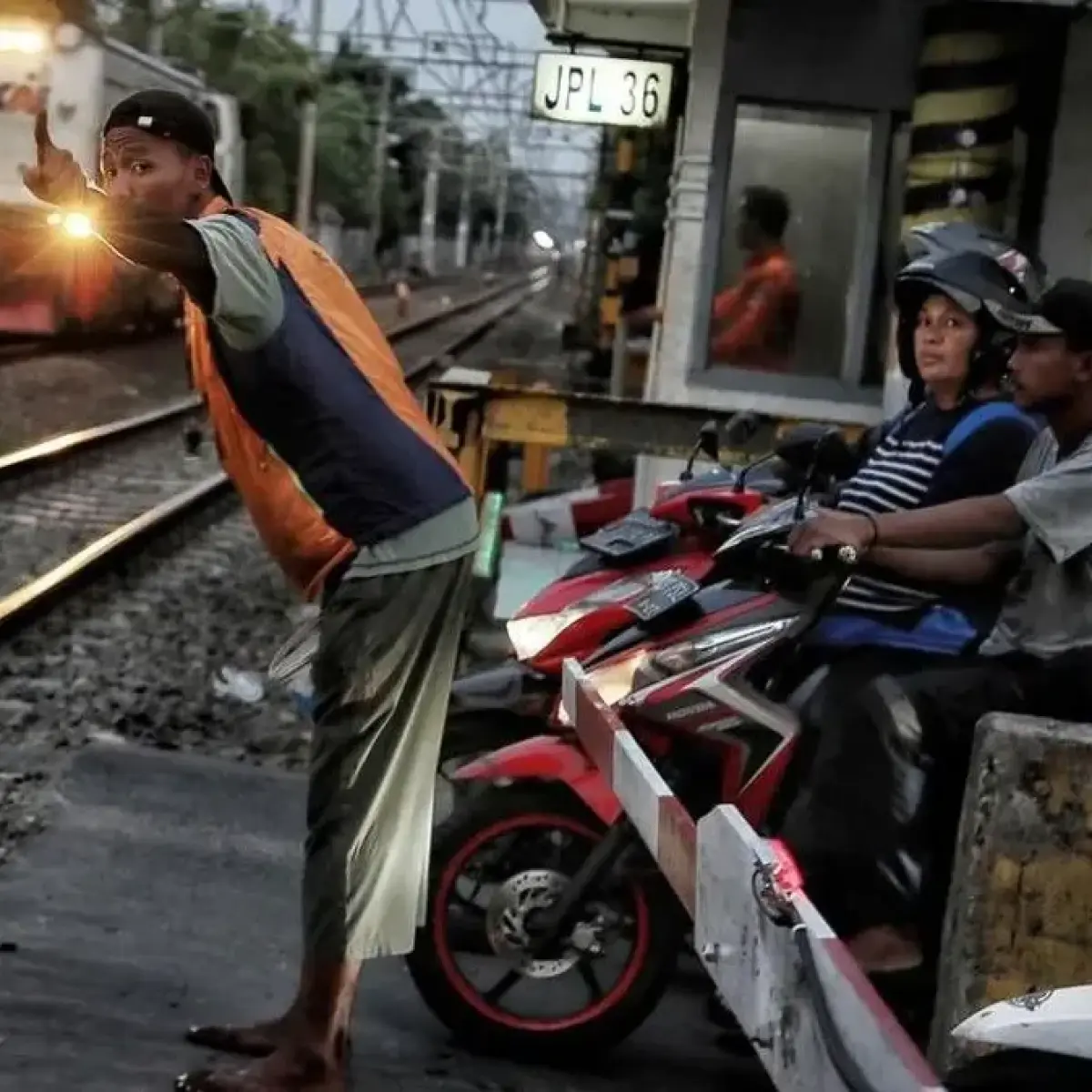 Kesempatan Emas Dibuka: PT KA Properti Manajemen Rekrut Penjaga Perlintasan Jalur Kereta Api