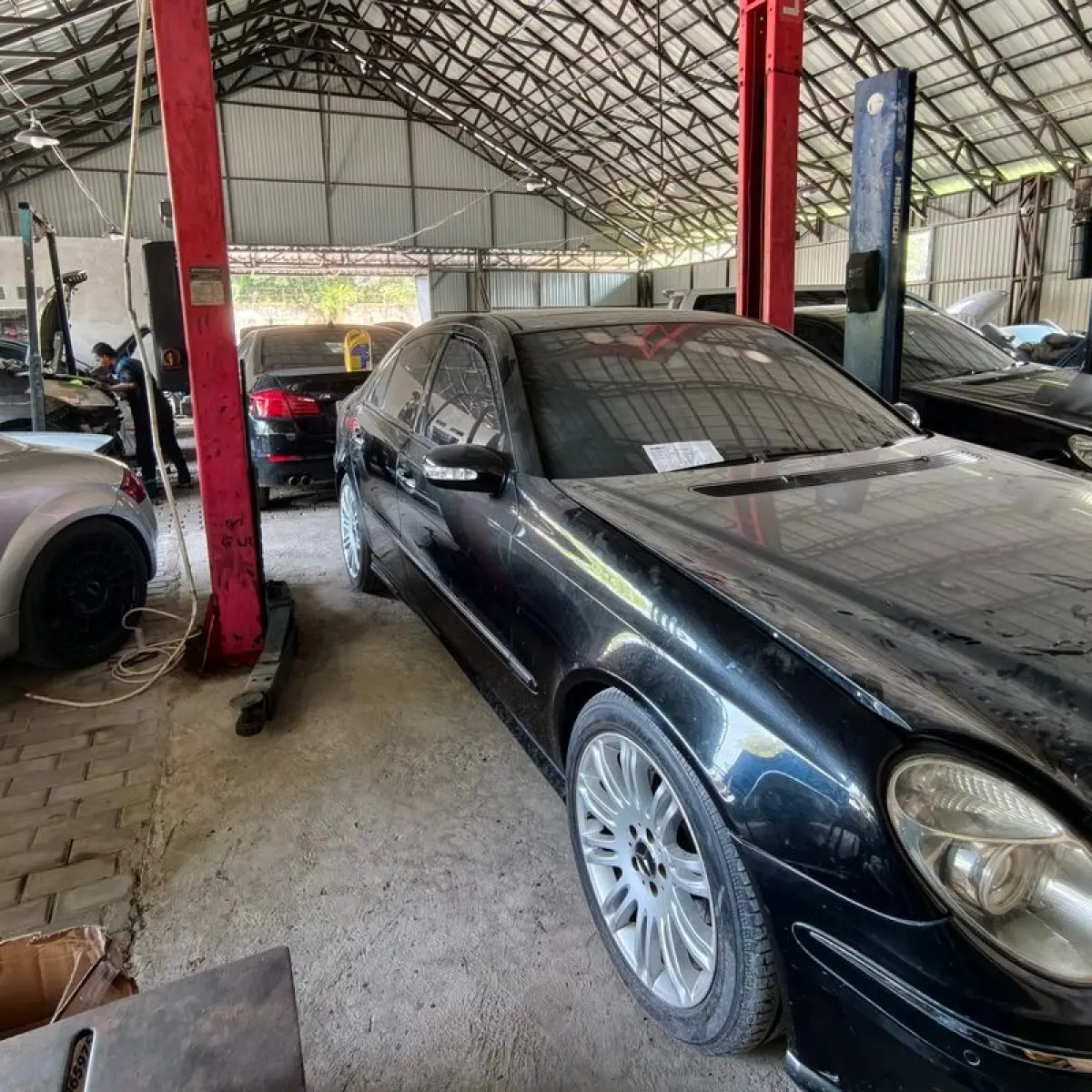Bengkel mobil Eropa New Benefit Auto Service di Bogor(KOMPAS.com/FATHAN)