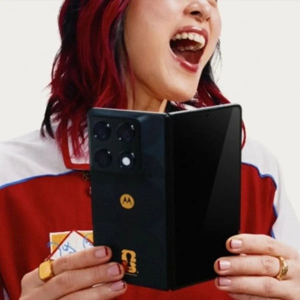 Solusi Koleksi Gadget Mewah: Motorola Hadirkan Razr Fold Edisi Emas Piala Dunia 2026 di Asia