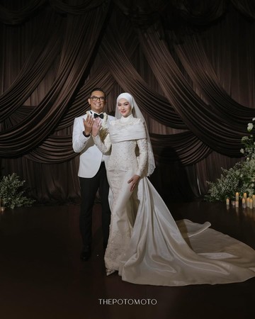 Pesona Elegan Indah Nada Puspita dalam Balutan Hijab dan Veil di Pernikahan Mewah Bersama COO BAIC Indonesia