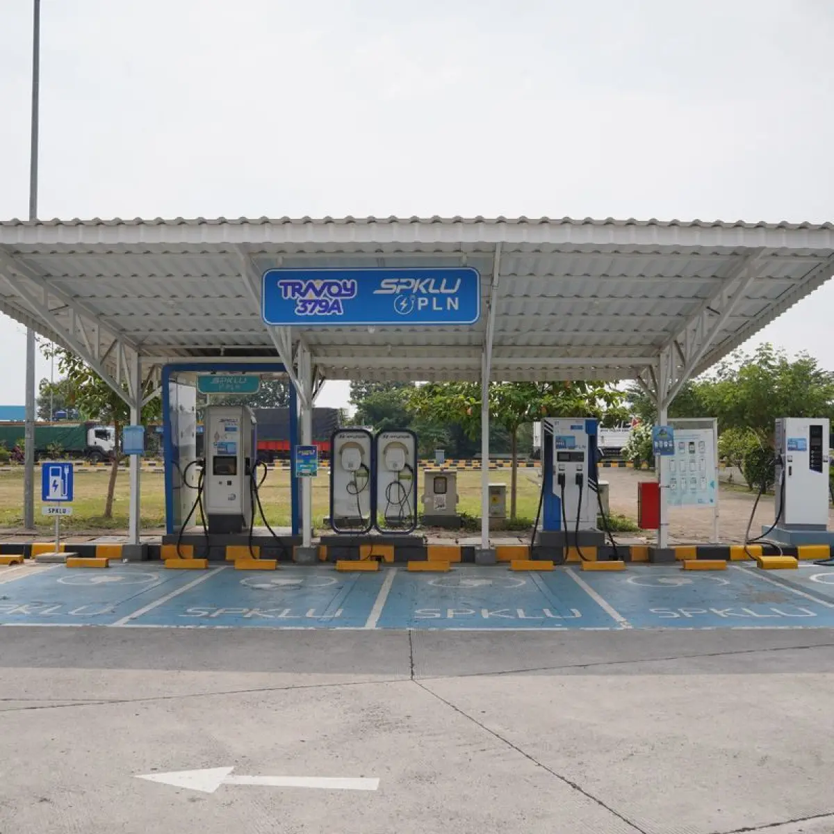 Kementerian Pekerjaan Umum (PU) bersama Badan Usaha Jalan Tol (BUJT) memperkuat layanan mudik Lebaran 2026 dengan menyediakan 189 Stasiun Pengisian Kendaraan Listrik Umum (SPKLU) di berbagai Tempat Istirahat dan Pelayanan (TIP) di jalan tol.(Dok. Kementer