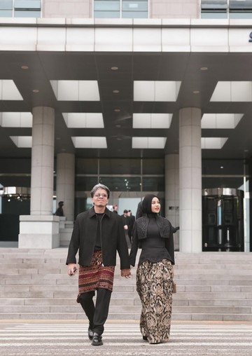 Pesona Paduan Klasik dan Modern: Gaya OOTD Aurel Hermansyah dan Atta Halilintar di Korea Selatan