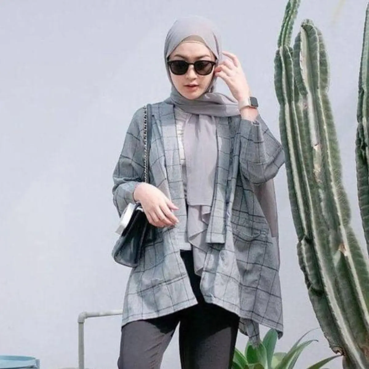 Panduan Padu Padan Jilbab: Opsi Warna Terbaik untuk Busana Abu-abu Anda