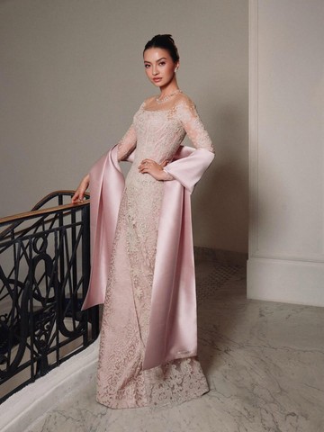 Pesona Kebaya Modern Raline Shah Memikat di Gala 