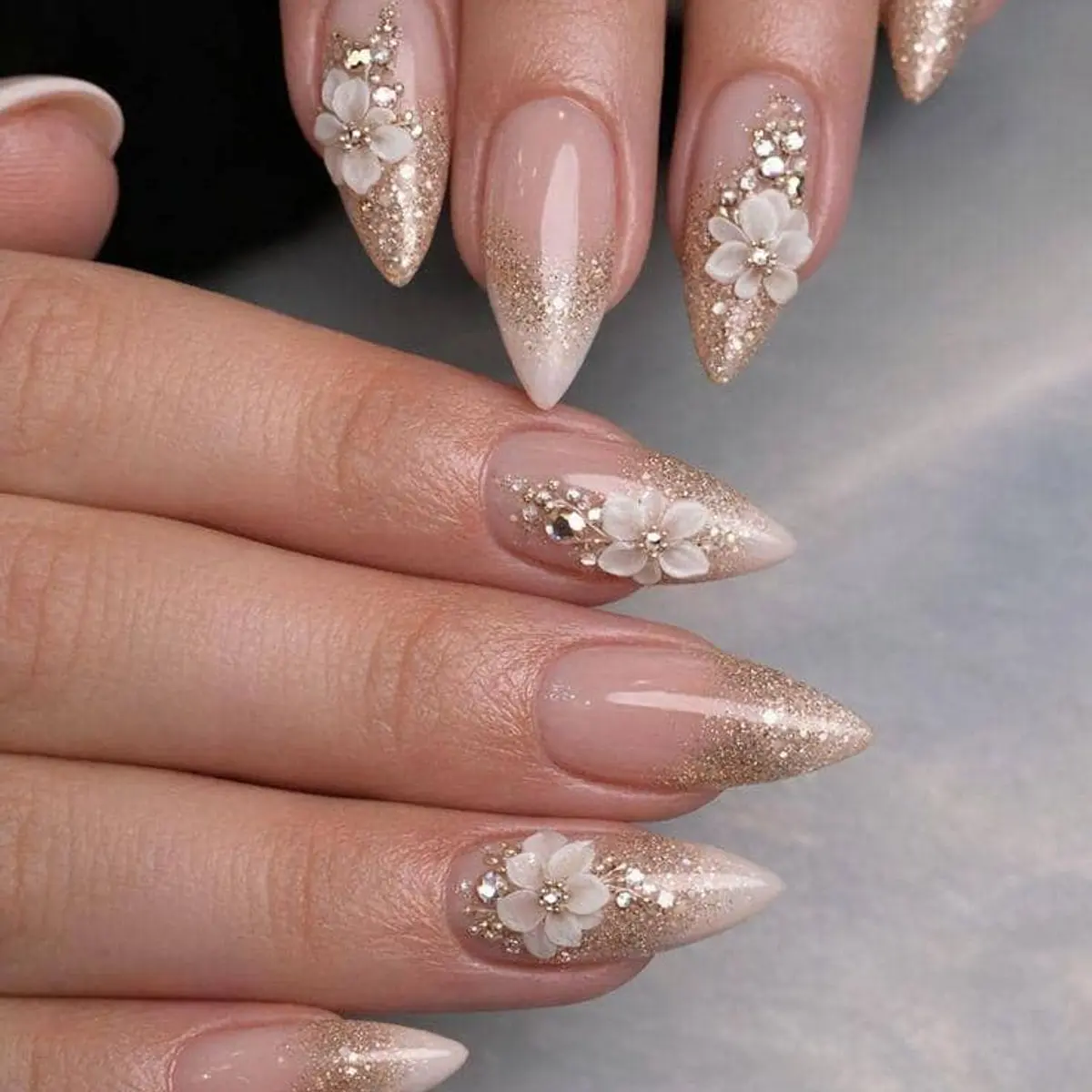 Kilau Elegan Tanpa Berlebihan: Panduan Tren Nail Art Glitter Soft Look Terbaru