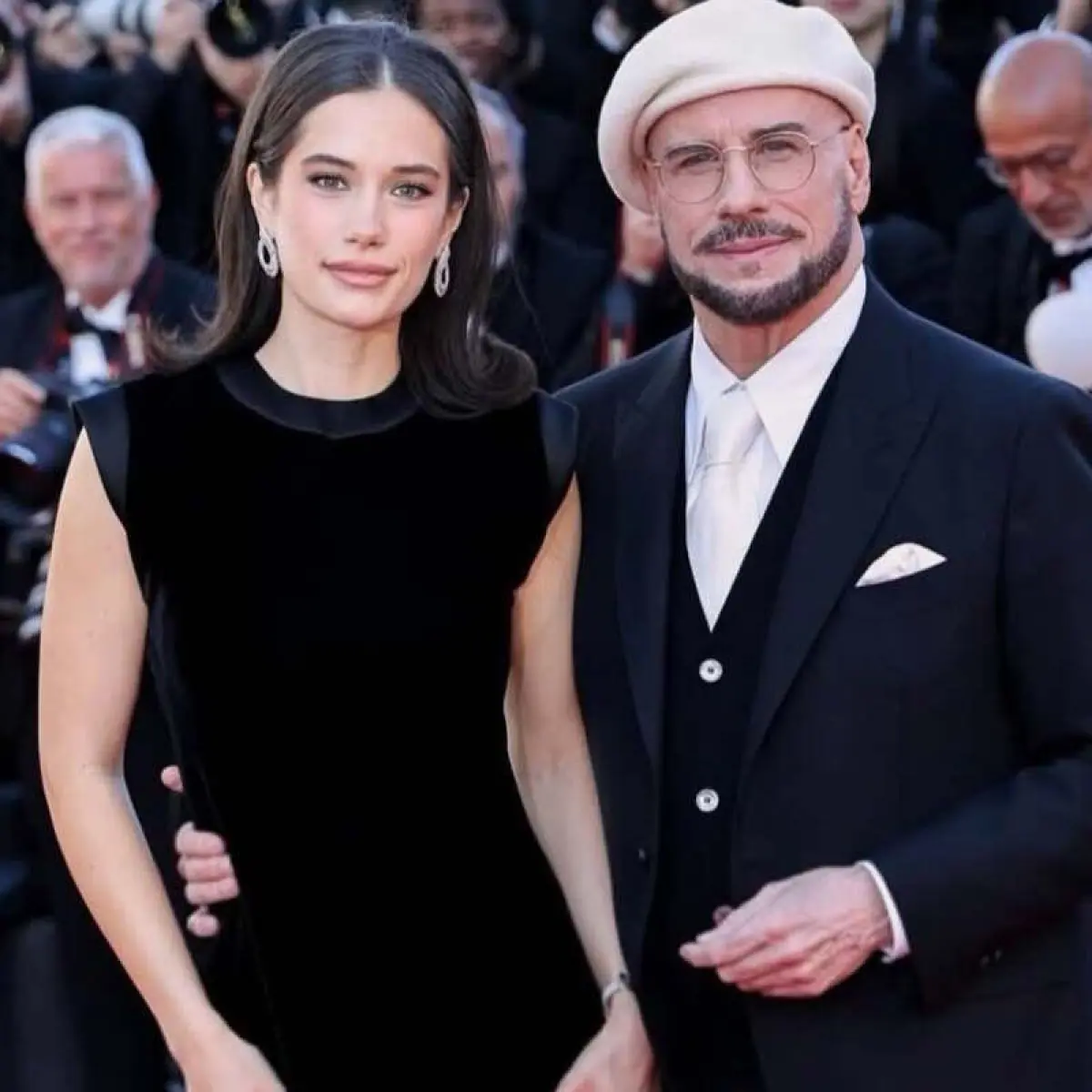 Tangkapan layar akun Instagram Ella Bleu Travolta @ella.bleu. John Travolta mencuri perhatian di Cannes 2026 lewat penampilan barunya saat datang bersama putrinya, Ella Bleu.(Instagram/@ella.bleu)