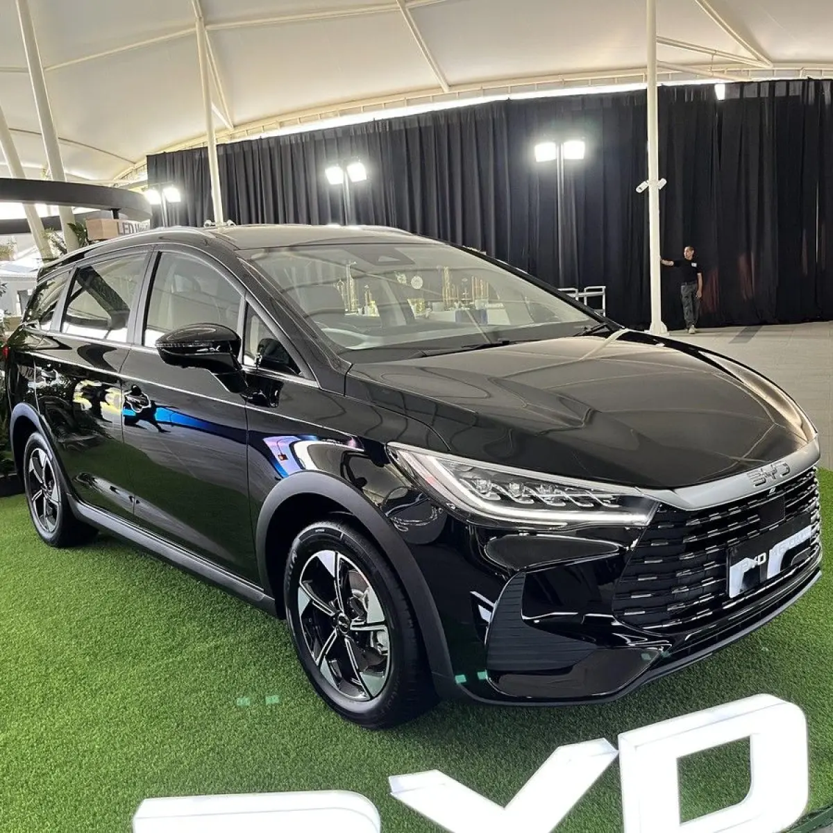 BYD Luncurkan MPV Premium M6 DM di Indonesia, Perkuat Dominasi Kendaraan Listrik Berteknologi PHEV