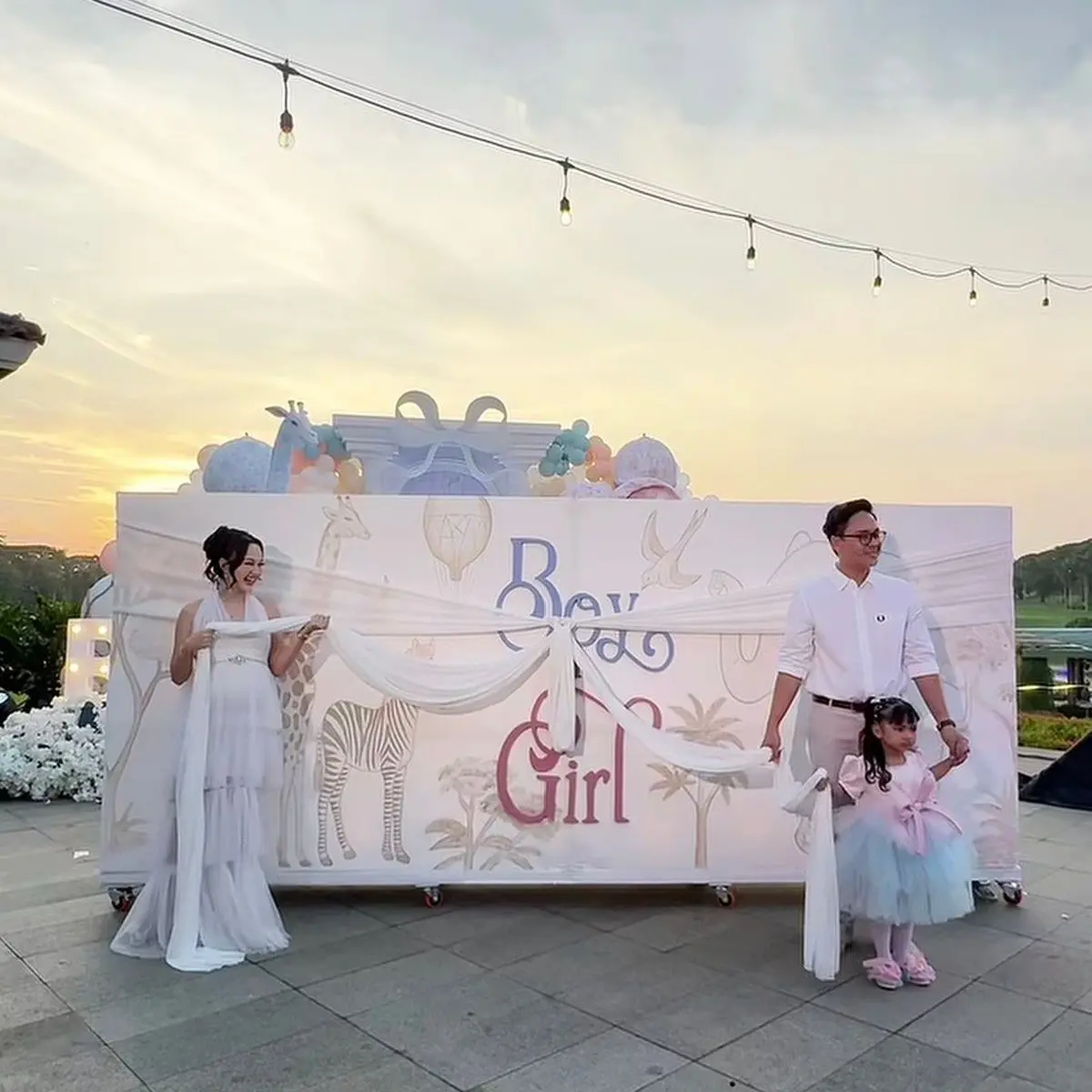 Selebgram Nanda Arsyinta menggelar acara gender reveal untuk kehamilan kedua. Acara tersebut digelar outdoor dan meriah. Foto: Instagram/@nandaarsynt